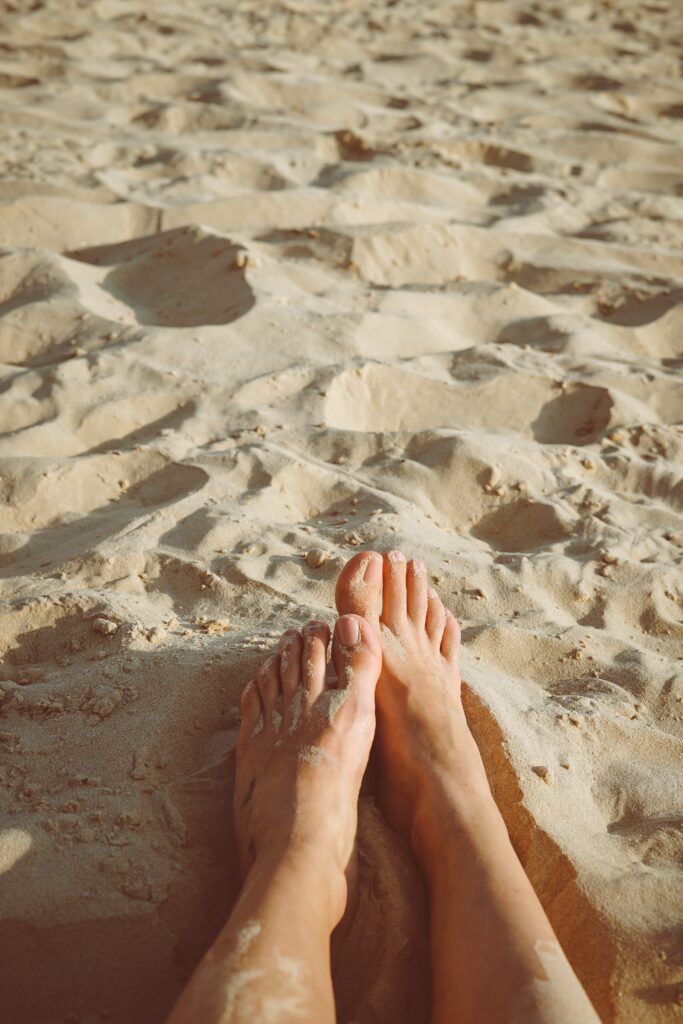 Füße am Strand in Israel